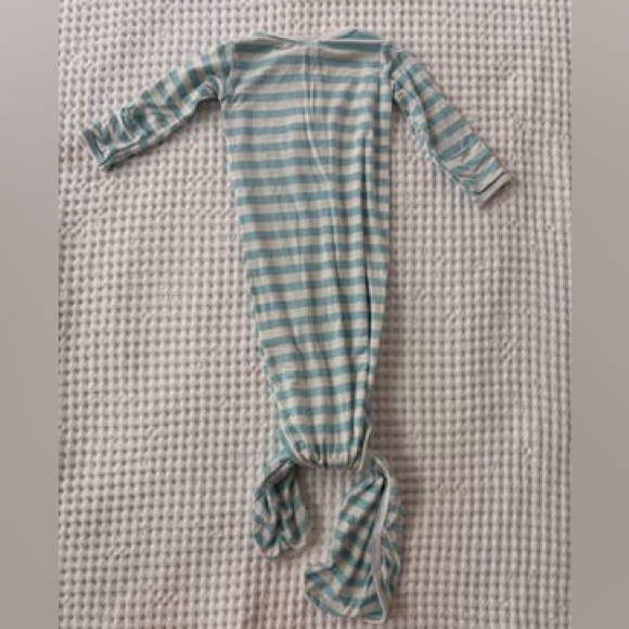 NWOT Lou Lou & Company Blue & White Stripe Newborn Bundle: Gown/Blanket/Hat/Mitt - Picture 5 of 6